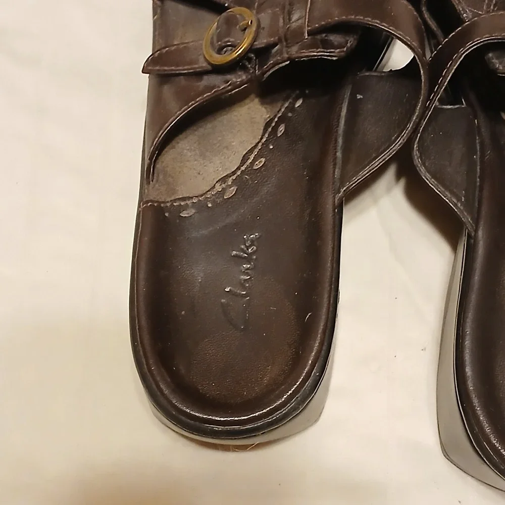 Clarks Women Dark Brown Faux Croc Wedge Sandals Comfort Fuzzy Lined Size Unknown